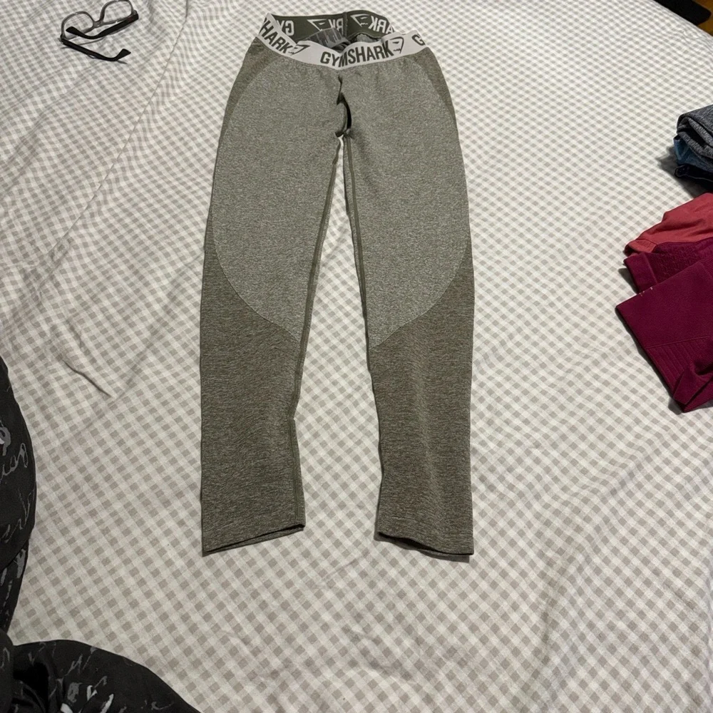 Gymshark Olive Leggings - Picture 2 of 3